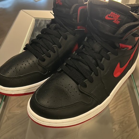 AIR JORDAN 1’S CMFT WOMANS SIZE 10 - Picture 7 of 13